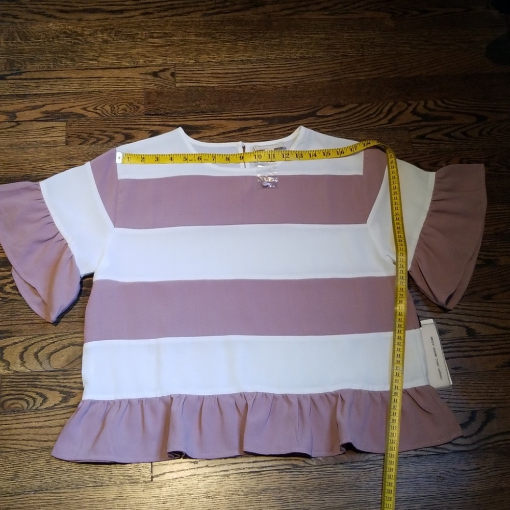 BNWOT Cute Ruffled Top